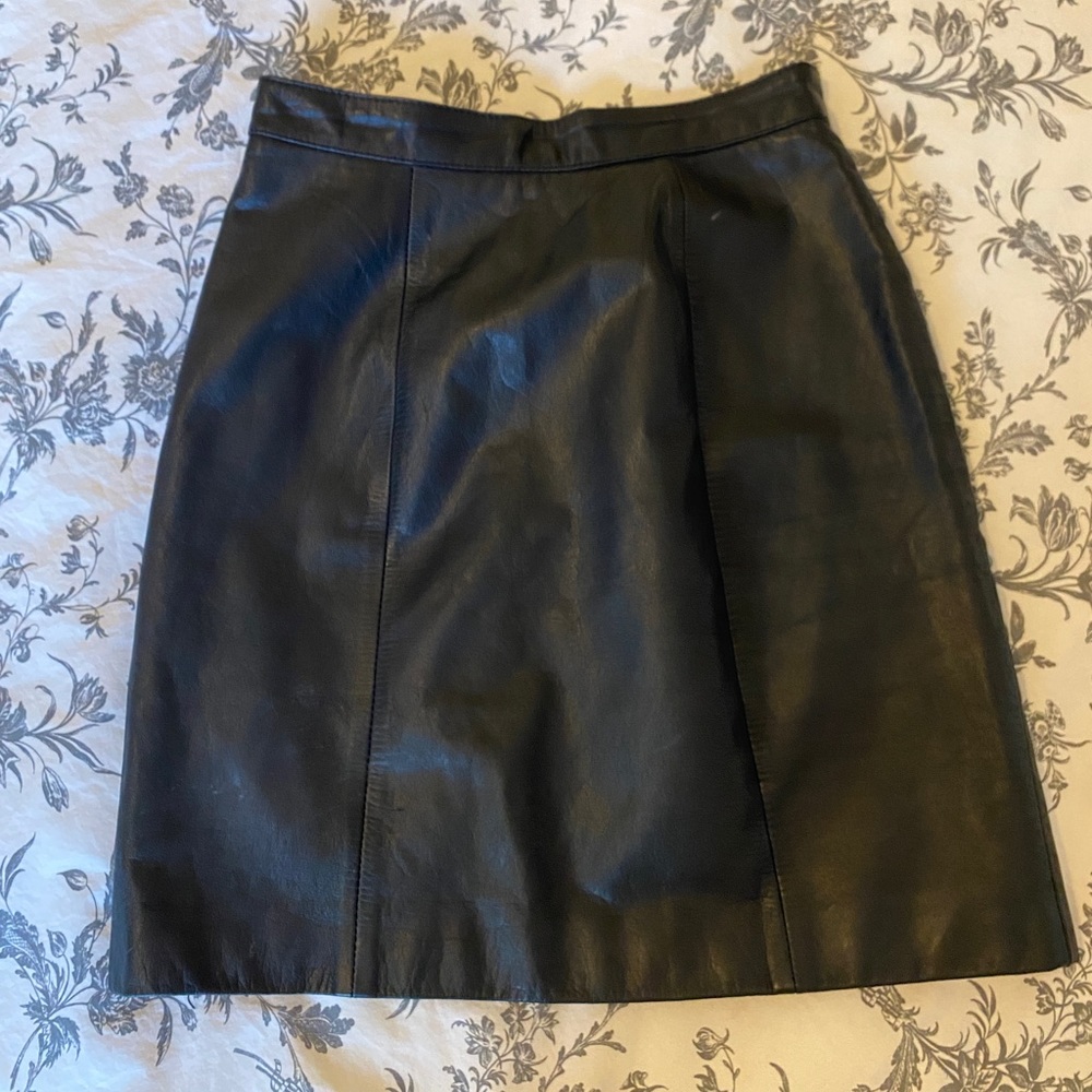Byrnes and Baker Women’s Size 6 vintage genuine leather miniskirt